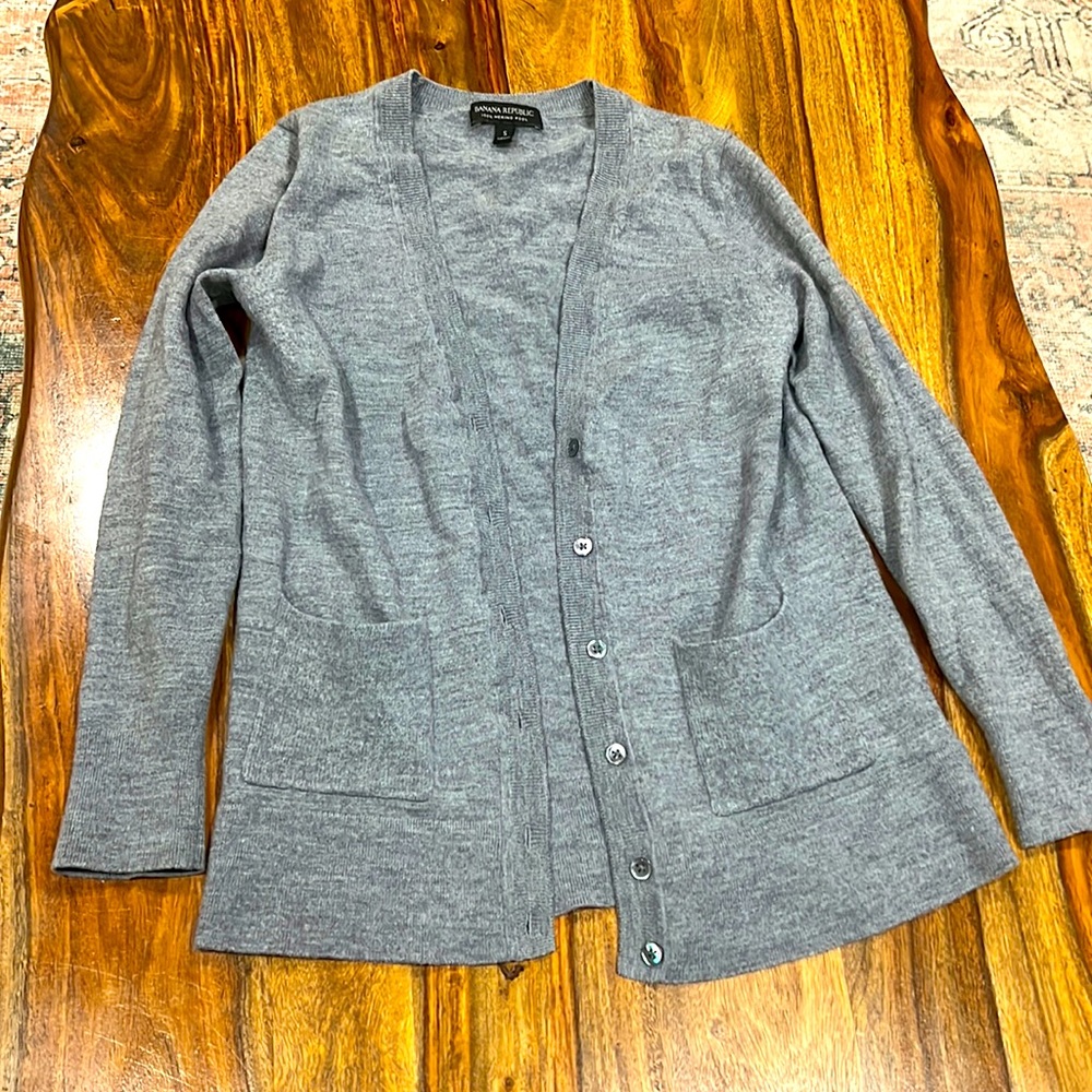 Grey wool sweater. Size small. Banana Republic.